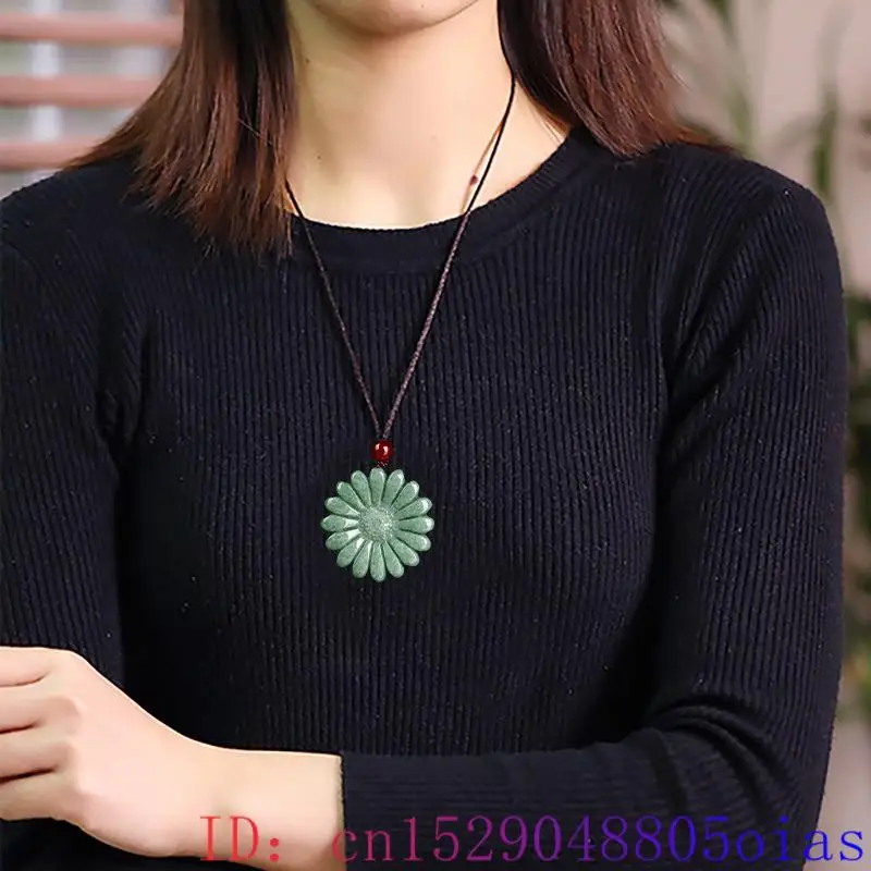 Green Jadeite Sunflower Pendan - Necklaces 评论和价格